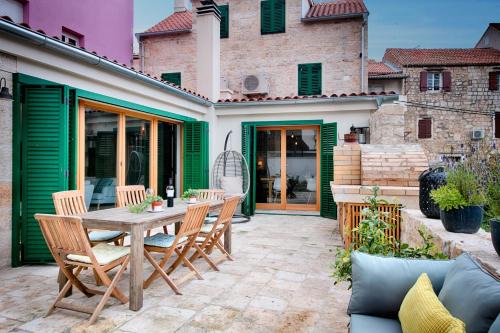 Cove Rogacic Villa | Stone Villa Lemon with pool in Vis