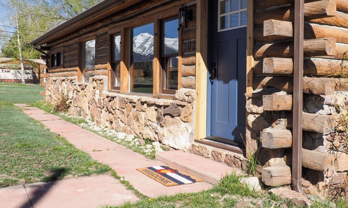 Buena Vista Cabin | STR 102. Updated modern rustic cabin.