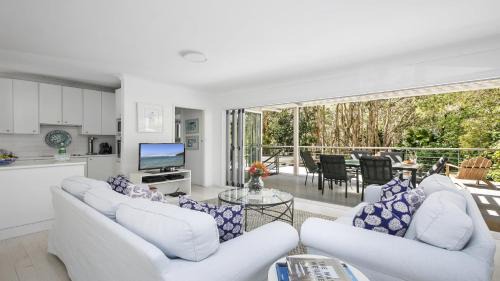 Pearl Beach House | Stroll To The Beach, Pet Friendly
