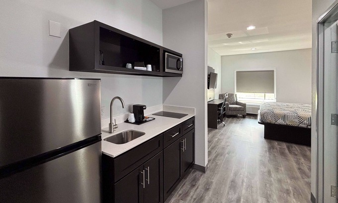 White Rock Hills Hotel | Studio 6 Dallas, TX – Fair Park