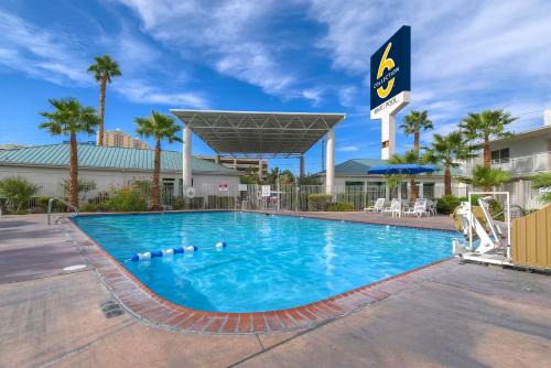 Las Vegas Hotel | Studio 6 Suites Las Vegas, NV - Tropicana