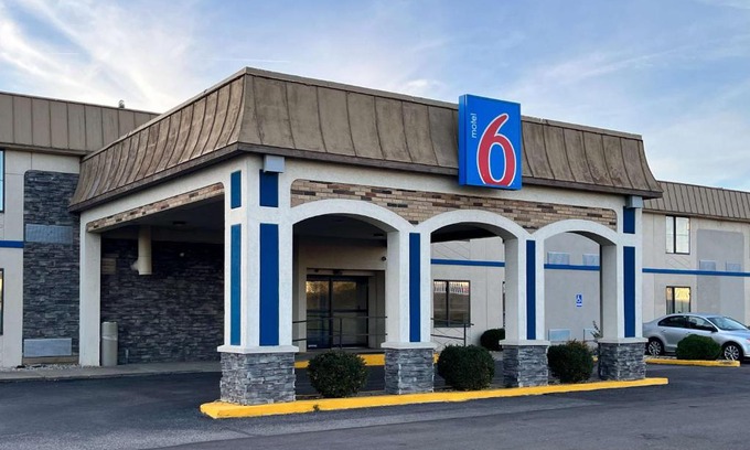Springfield Hotel | Studio 6 Suites Springfield, OH