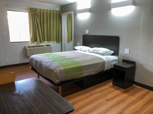 Wichita Hotel | Studio 6 Wichita, KS - Airport