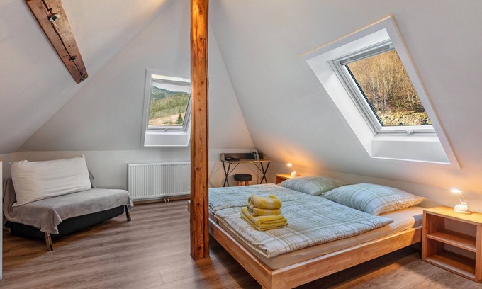 Neuenweg Apartment | Studio Apartment 'Dachgeschosswohnung' with Shared Terrace, Shared Garden and Wi-Fi