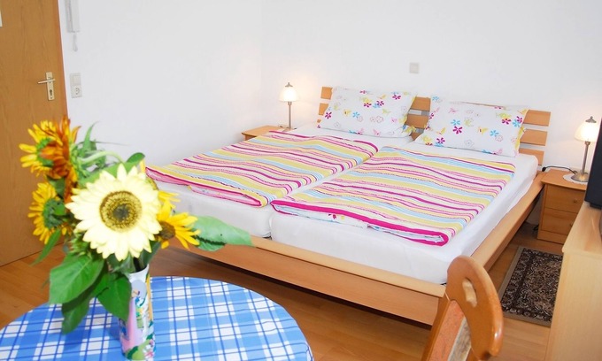 Hohenbodman Apartment | Studio Apartment 'Ferienwohnung 4a, 30 sqm' with Shared Garden and Wi-Fi