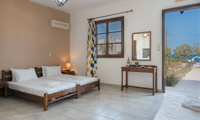 Paloi Apartment | Studio Apartment 'Frantzis 1' with Sea View, Wi-Fi and Air Conditioning