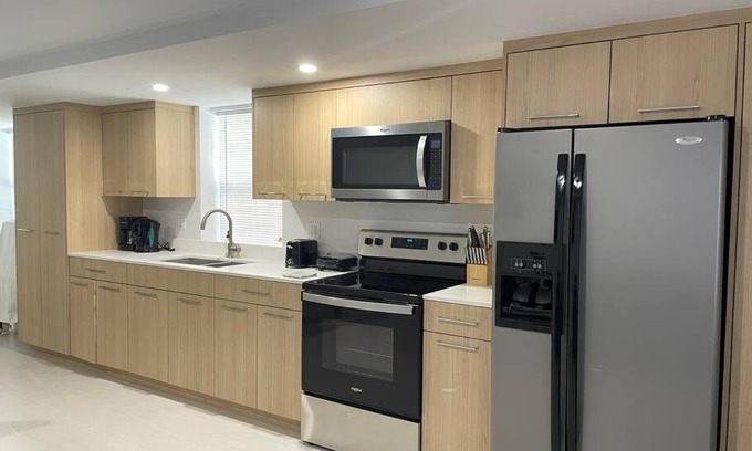 Seven Mile Beach Apartment | Studio Apartment in West Bay Rd. VR14