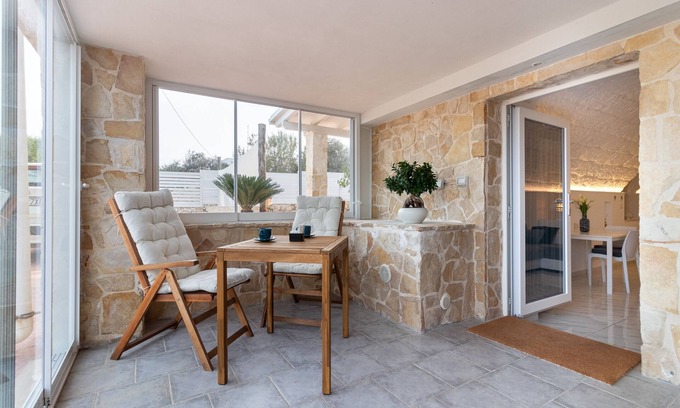 Mola di Bari House | Studio Apartment 'La Porta Sul Mare' with Private Terrace, Wi-Fi and Air Conditioning