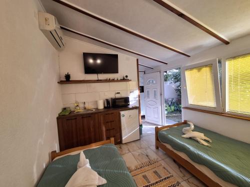 Ohrid Apartment | Studio Apartment ROOM 88 Yellow