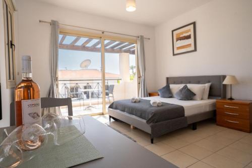 Peyia Town Apartment | Studio Apartment with Pool and Balcony Hillside and Sea Views For Business or Leisure Travellers