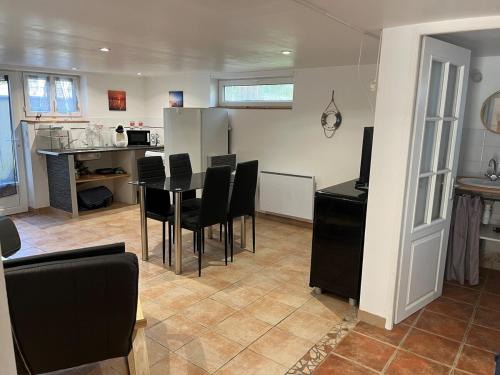 Ver-sur-Mer Apartment | studio bord de mer