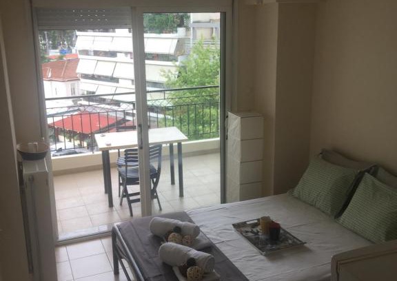Larissa Apartment | Studio by the train station