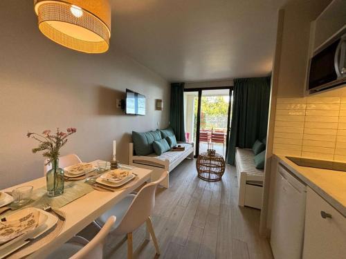 La Croix des Gardes Apartment | Studio cabine 5 pers, piscine, tennis, parking - Cannes la Bocca - FR-1-609-102
