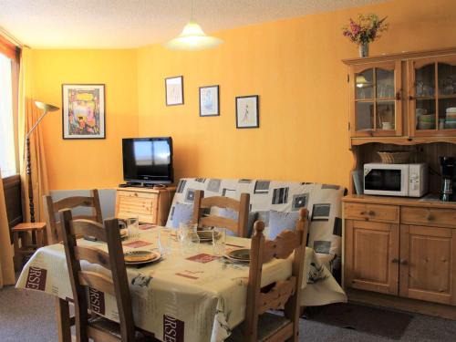 Les Claux Apartment | Studio cabine avec coin nuit, 6 couchages, balcon, centre station Vars Les Claux, proche pistes et commerces - FR-1-330B-198