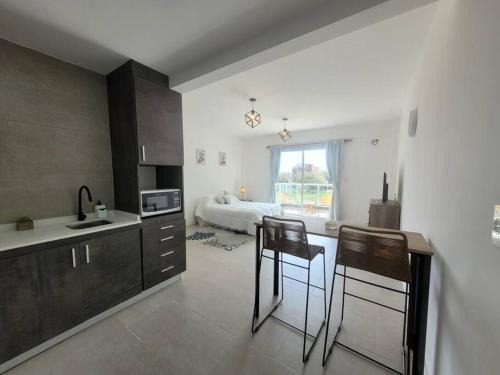 Ezeiza Apartment | Studio con vista al parque.