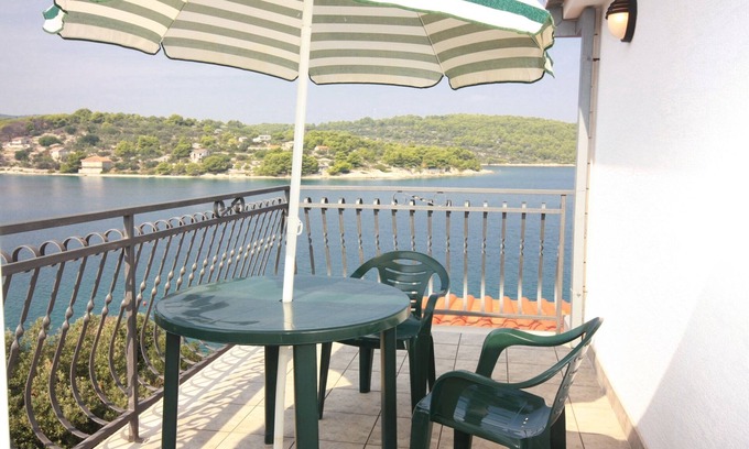 Necujam Apartment | Studio flat near beach Nečujam, Šolta (AS-5182-a)