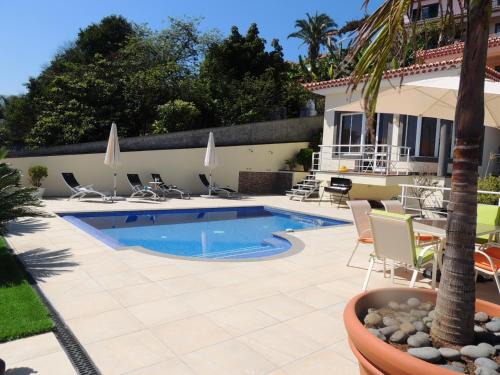 Santa Maria Maior Apartment | Studio Flat with Pool