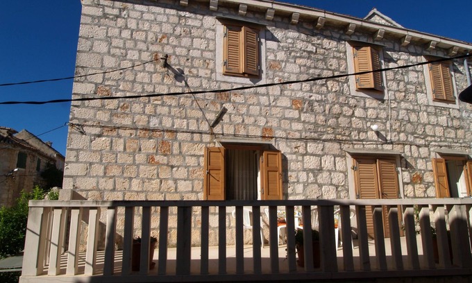 Sutivan Apartment | Studio flat with terrace Sutivan, Brač (AS-719-a)