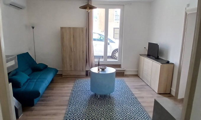 Mirepeisset Apartment | Studio 'Gite Grec' with Wi-Fi and Air Conditioning