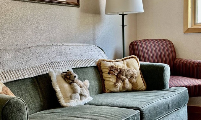 Mountain House Condo | Studio + hot tub/pool- Next to lifts/brewery/food