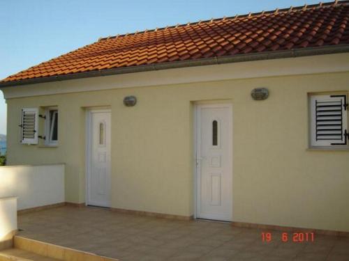 Molat Apartment | Studio in Brgulje with Beachfront Access