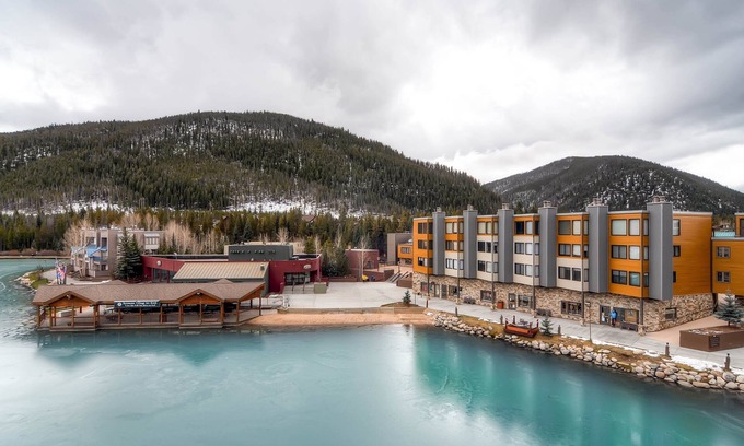 Lakeside Village Apartment | Studio In Lakeside Village, Updated Kitchen & Bath Apts