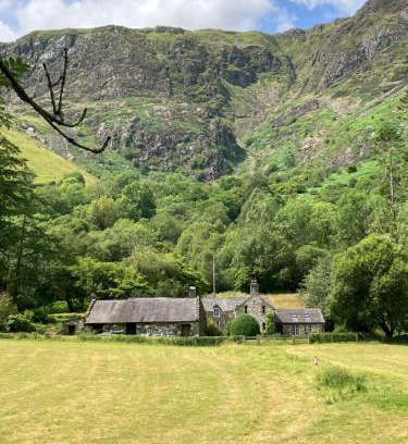 Mawddwy Apartment | Studio in medieval Welsh farmhouse