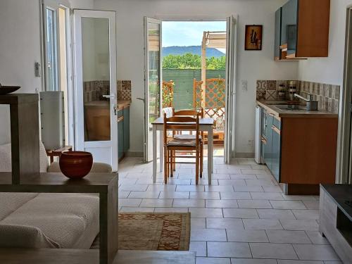 Le Beausset Apartment | Studio Jasmin