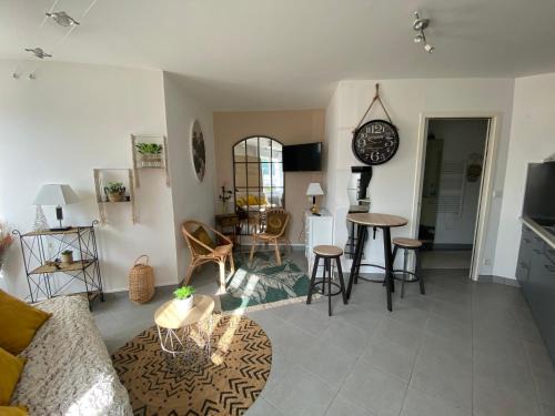 Le Chateau-d'Oleron Apartment | Studio lumineux à 2 pas de la mer