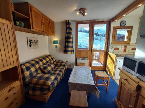 Plagne Villages Apartment | Studio lumineux à Plagne Villages, balcon, proche pistes et commerces - FR-1-351-64