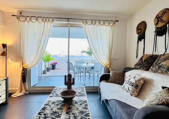 Marigot Apartment | Studio pirate of the Caribbean Sea view
