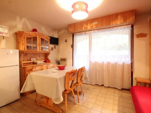 Les Carroz-d'Araches Apartment | Studio rénové pour 4 personnes, centre station, proche pistes et commodités - FR-1-572-24