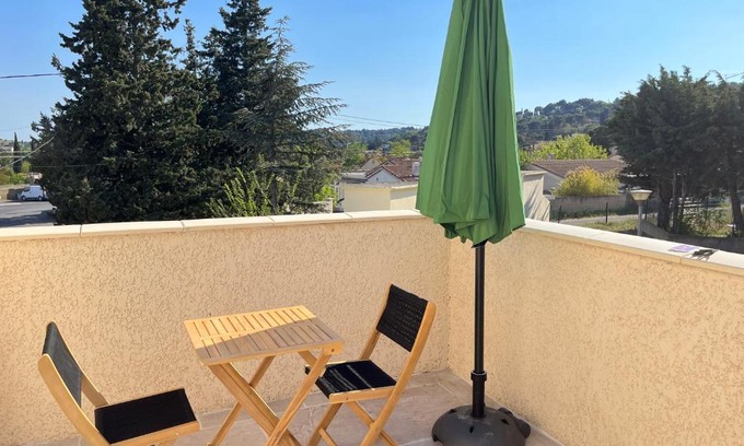 Villeneuve-les-Avignon House | Studio terrasse avec une vue dégagée 3km Avignon