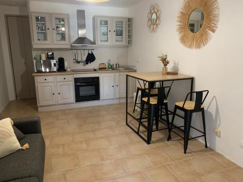 Aregno Apartment | Studio tout équipé de 27m2, à 100m de la mer, et 500m des commerces