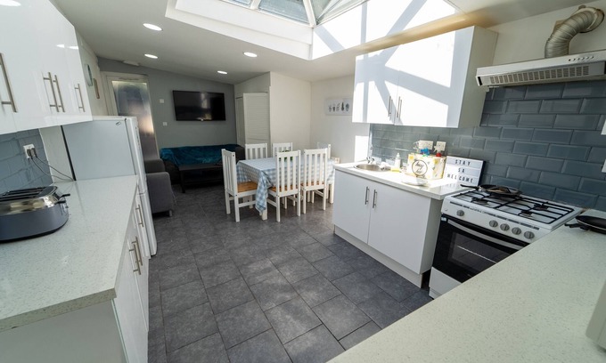 Selly Oak Apartment | Stunning 1-bed Studio in Birmingham Available