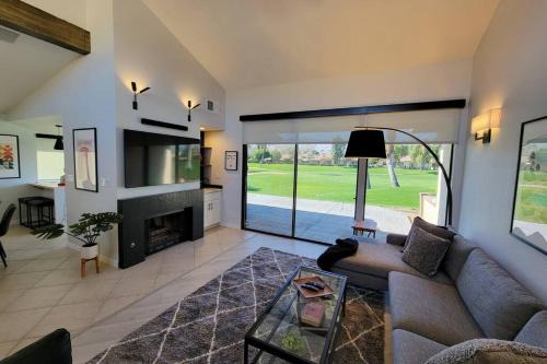 Palm Desert House | Stunning 2BD 3BA Private hot tub 36 pools BBQ