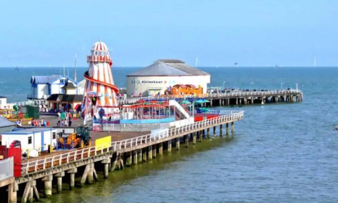 Clacton-on-Sea House | Stunning 3-bed Caravan in Clacton-on-sea