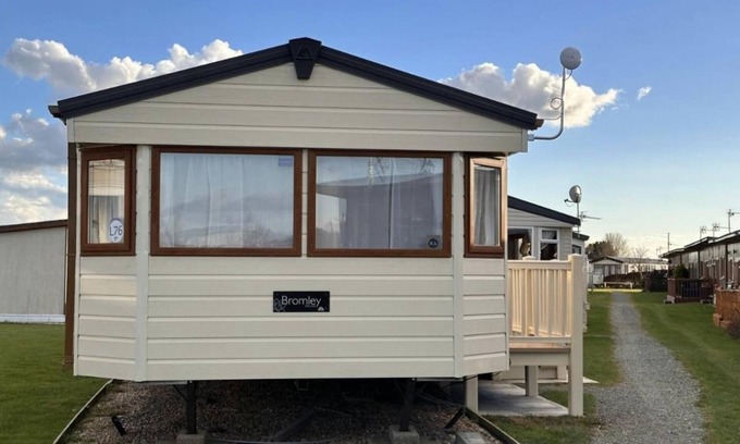 Mablethorpe Apartment | Stunning 4-bed Caravan in Mablethorpe Sleeps 10