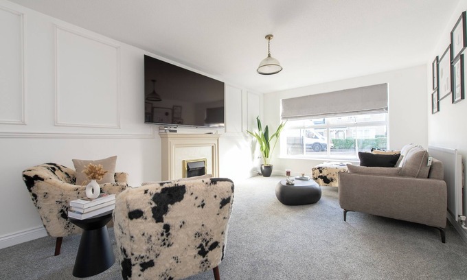 Eastbrook House | Stunning 5 bedroom detached house in Hornchurch