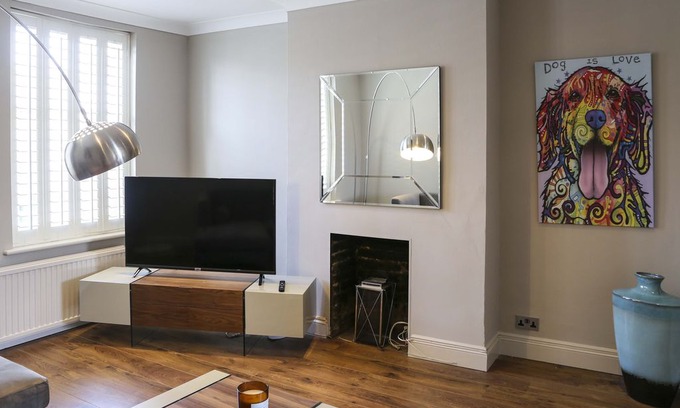 Mortlake Apartment | Stunning Barnes Village Riverside Gem - JAK