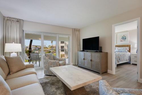 Sanibel House | Stunning Beachfront Residence at The Sanibel Inn- Resort Amenities Included!