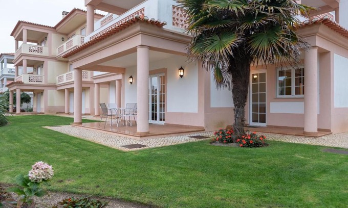 Praia del Rei House | Stunning Caravelas Apartment