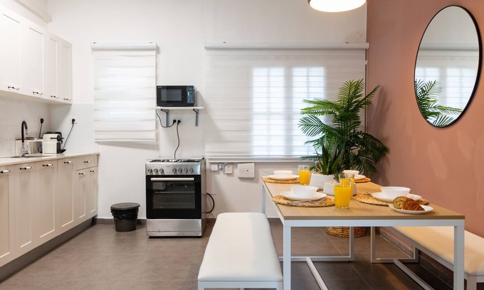 Old North Apartment | Stunning Chic 2 BR Ibn Gvirol St