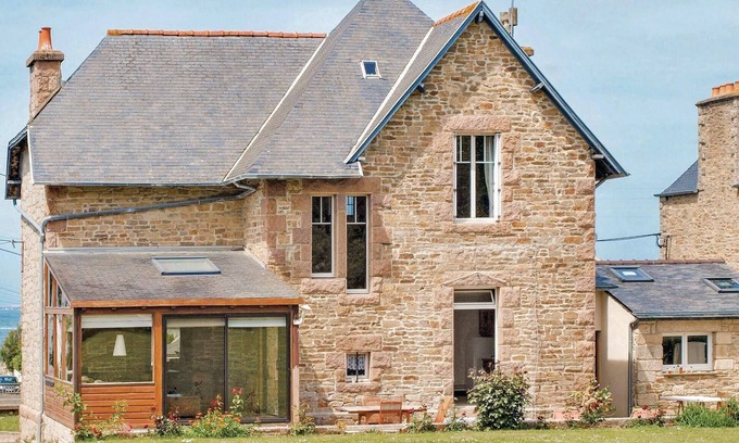 Tredrez-Locquemeau House | Stunning home in Tredrez-Locquemeau