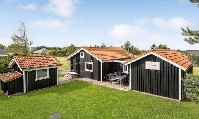 Trend House | Stunning home in Løgstør with WiFi