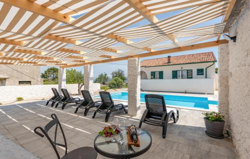 Lun House | Stunning Home In Lun With Wifi