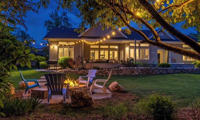 Dalton Ranch House | Stunning Home with Hot Tub, 2 Fire Pits on Golf Course! Views of Cliffs and Pond