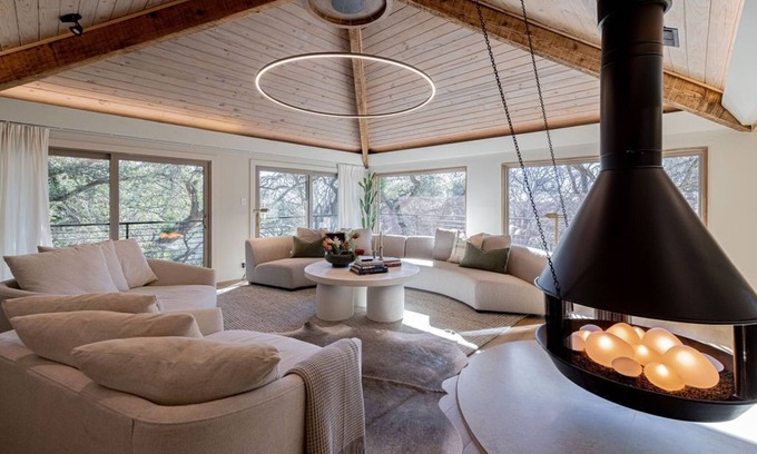 Austin House | Stunning Mid-Century Retreat with Treehouse Views, Near Downtown Austin