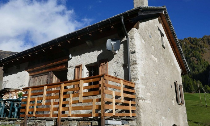 Blenio House | Stunning private villa for 5 people with WIFI, TV, pets allowed and panoramic view