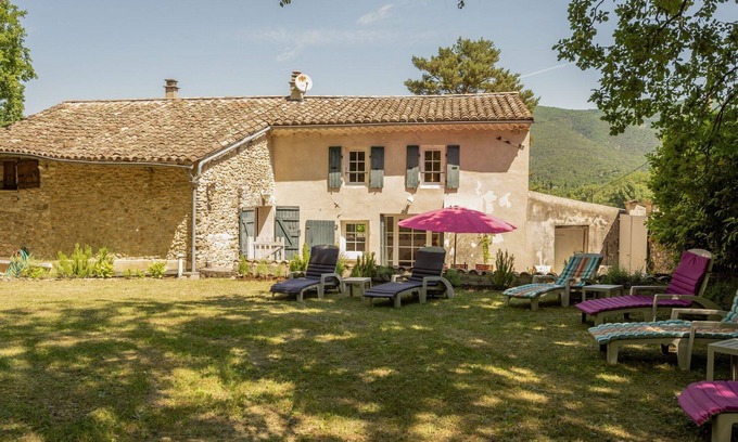 Le Poet-Laval House | Stunning private villa for 8 people with WIFI, A/C, TV, terrace and pets allowed